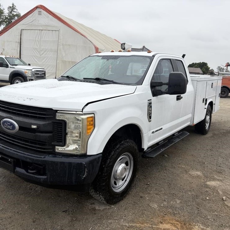 2017 FORD F350 XL