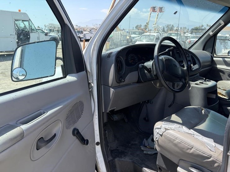 2001-ford-e350-image-13