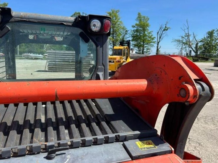 2018-kubota-ssv65-image-35