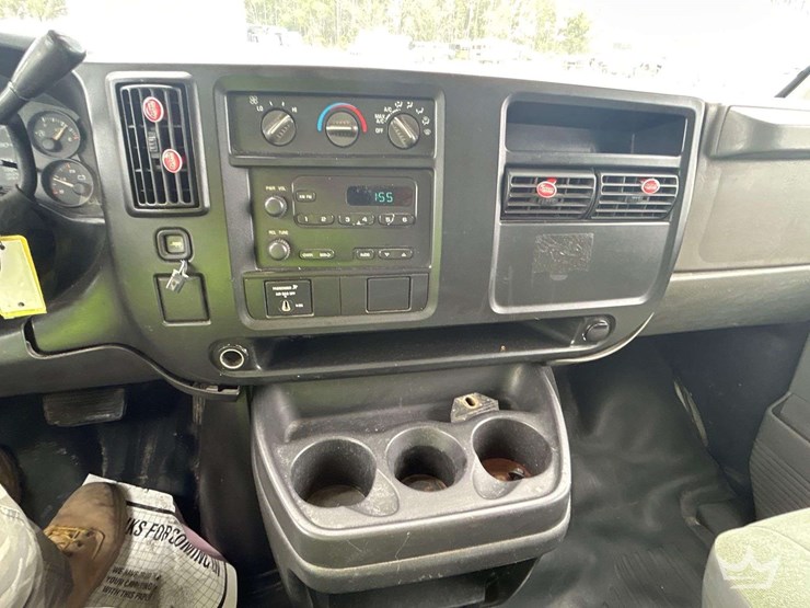 2006-chevrolet-express-knapheide-kuv-enclosed-service-van-image-17