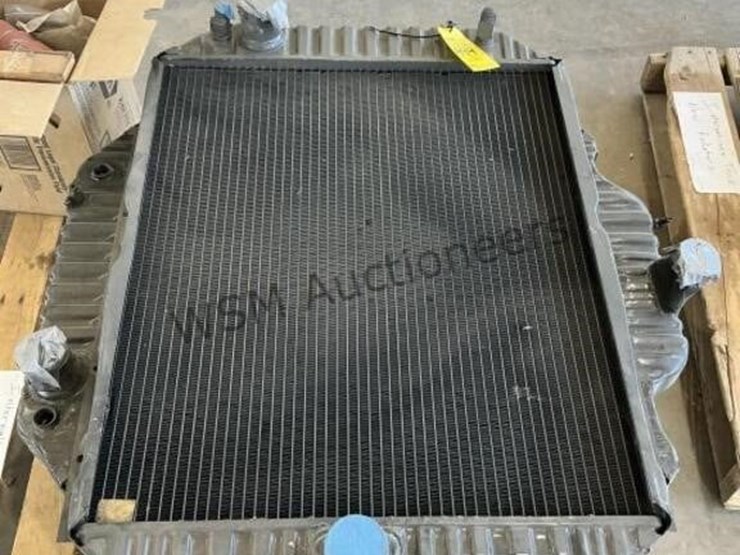 pallet-of-rebuilt-international-truck-radiators-image-5