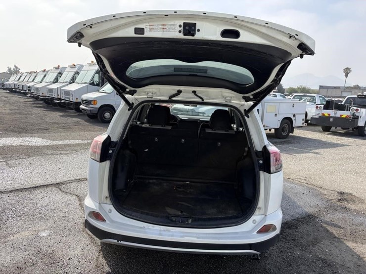 2016-toyota-rav4-image-11