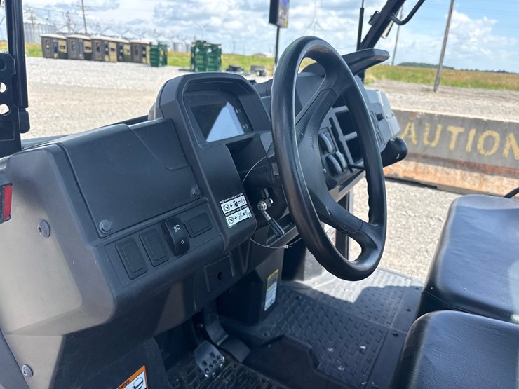 2023-john-deere-gator-image-27