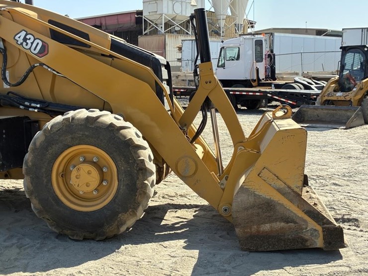 2022-caterpillar-430-image-7