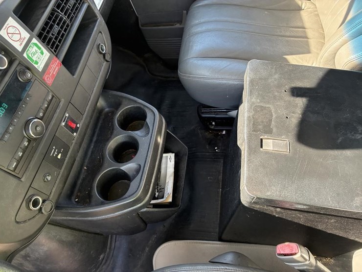 2014-utility-van-image-18
