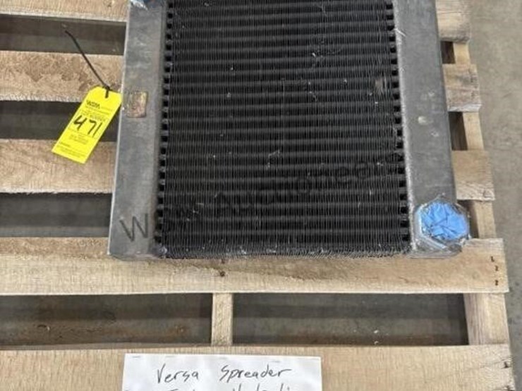 versa-spreader-trailer-hydraulic-fluid-radiator-image-1