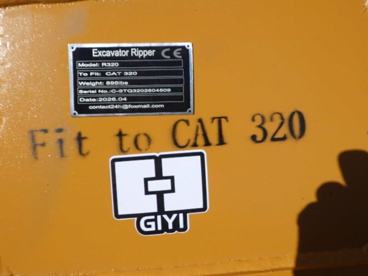 caterpillar-320-image-5
