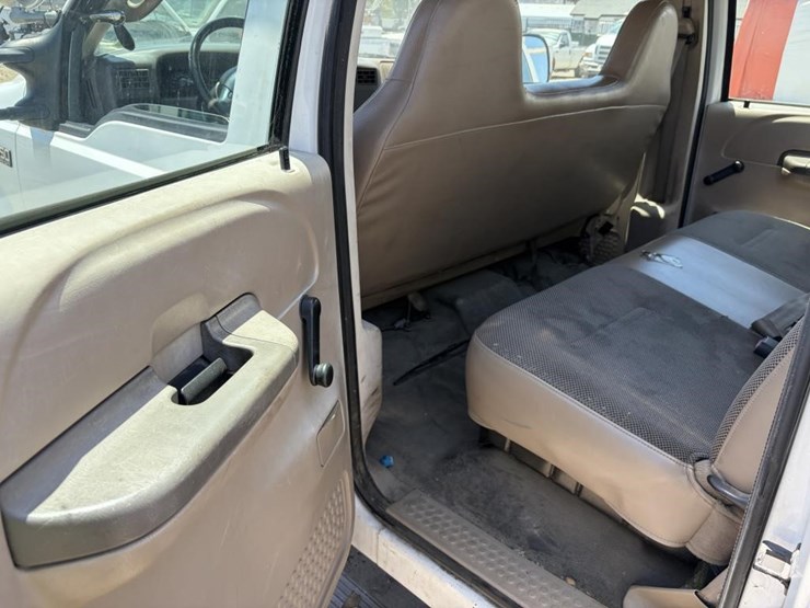 2004-ford-f350-xl-image-12