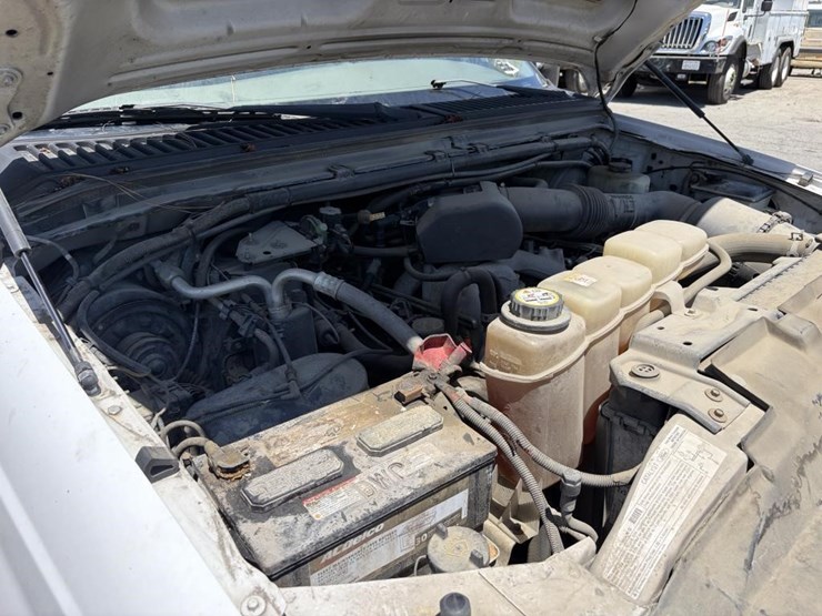 2004-ford-f350-xl-image-8