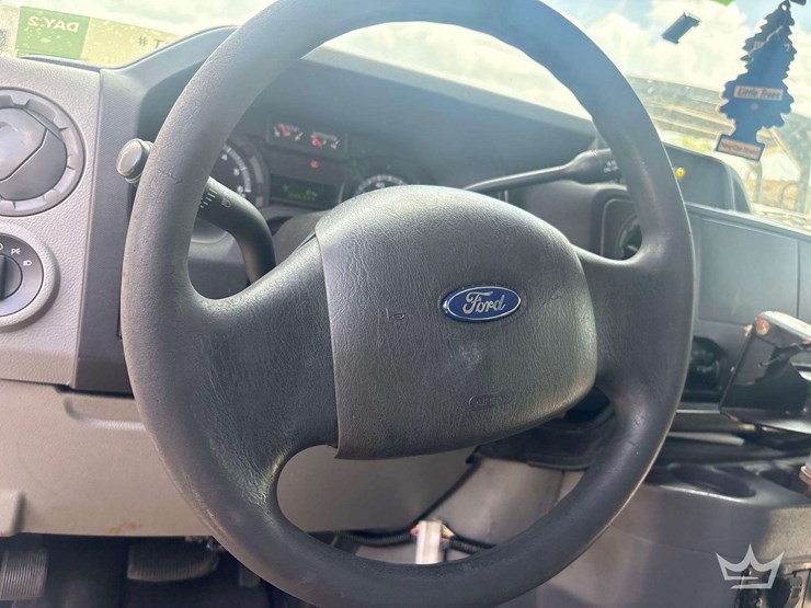 2011-ford-cargo-image-13
