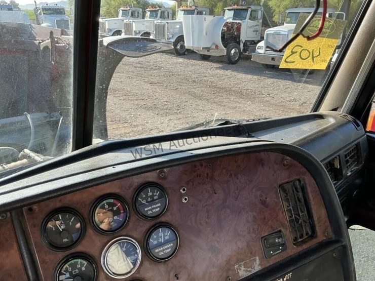 2005-peterbilt-379-image-18