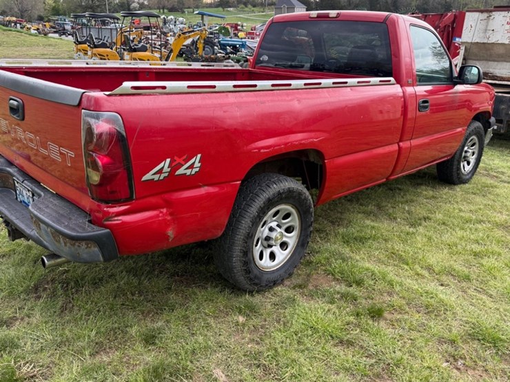 2005-chevrolet-1500-image-3