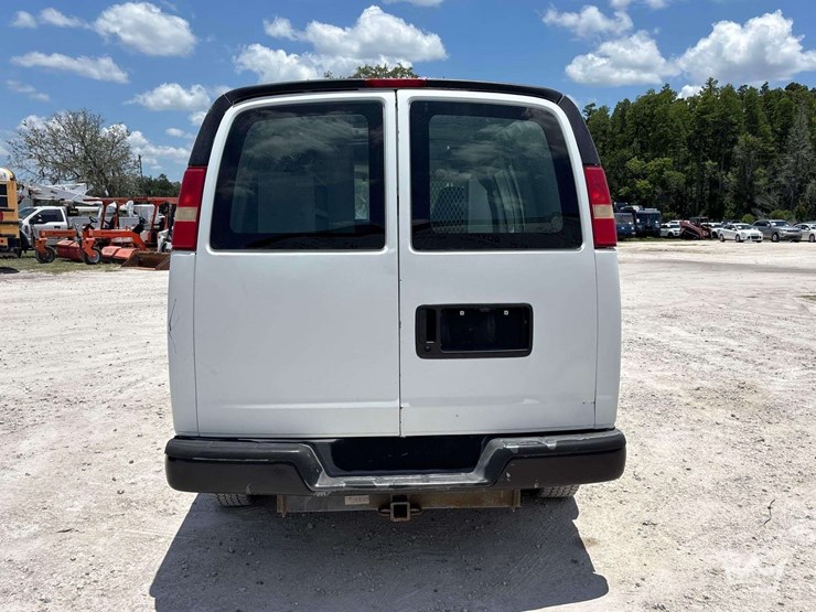2005-gmc-2500-image-21