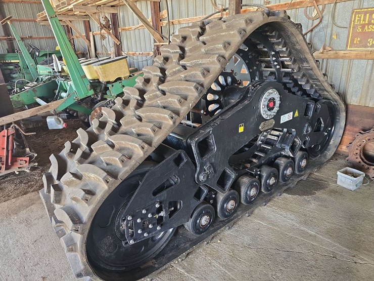 saucy-combine-tracks,-32''-very-low-use,-have-the-adapter-to-fit-a-jd-combine,-used-on-1-season-image-20