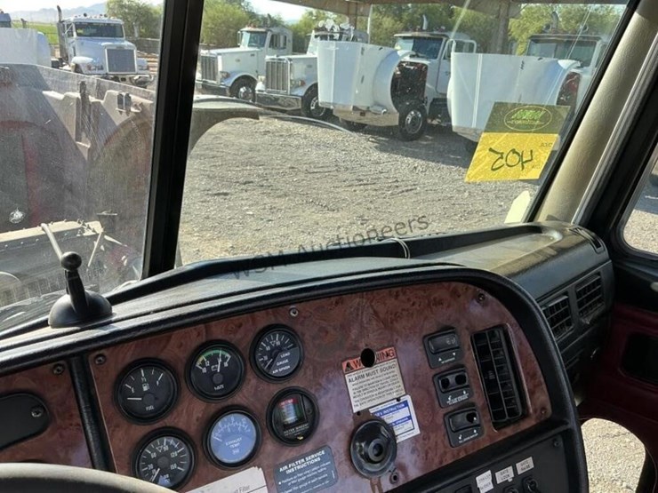 2004-peterbilt-378-image-19