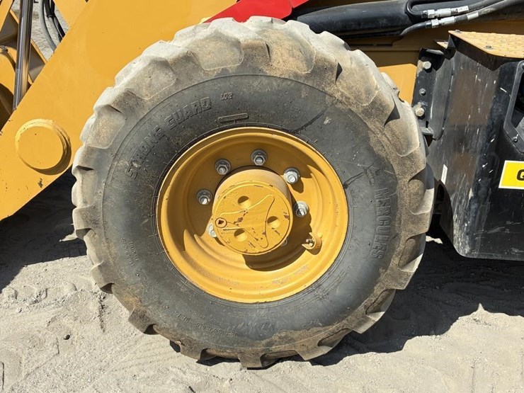 2022-caterpillar-430-image-11