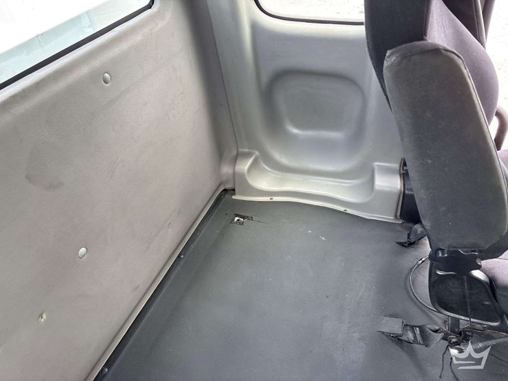 2017-freightliner-m2-106-image-42