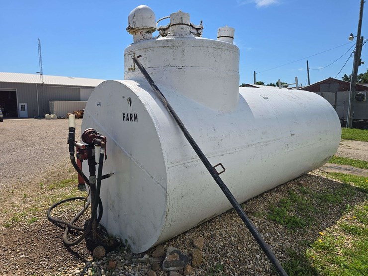 3600-gallon-fuel-tank-with-pump-image-3