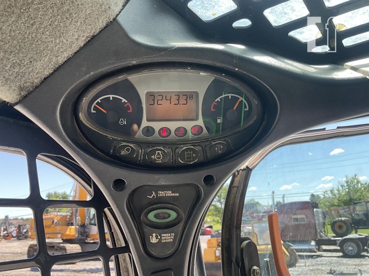 2014-bobcat-t590-image-18