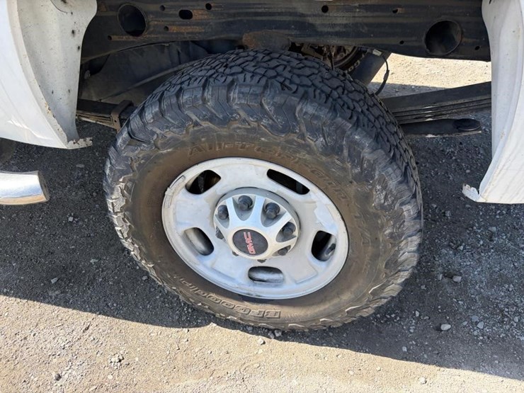2012-gmc-sierra-2500-image-5