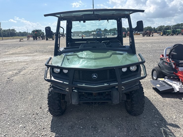 2023-john-deere-gator-image-3