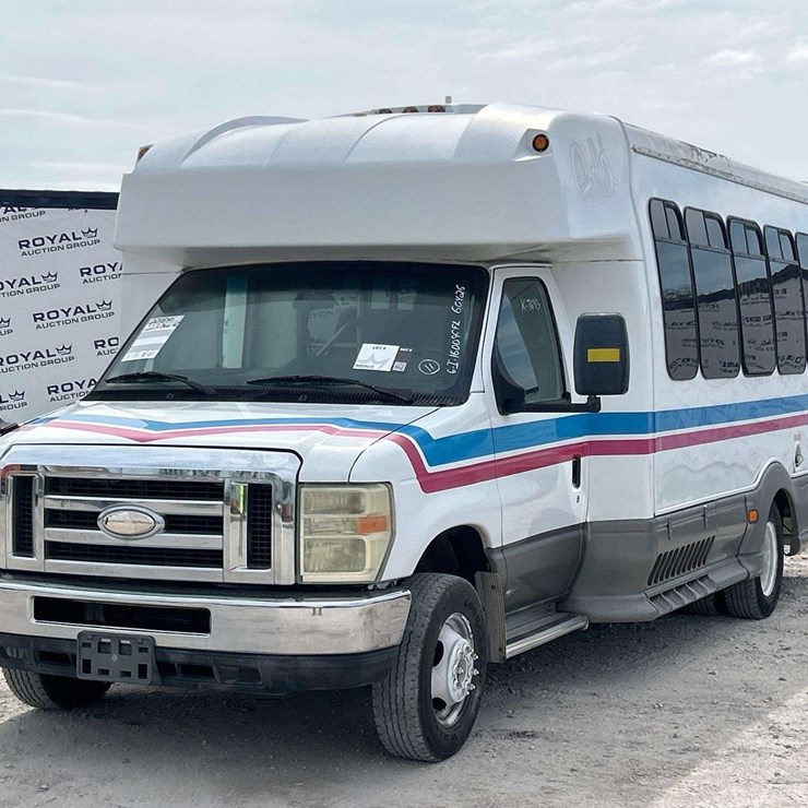 2015 FORD E450