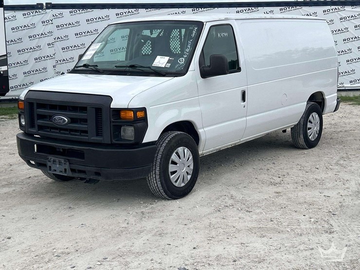 2013-ford-cargo-image-1