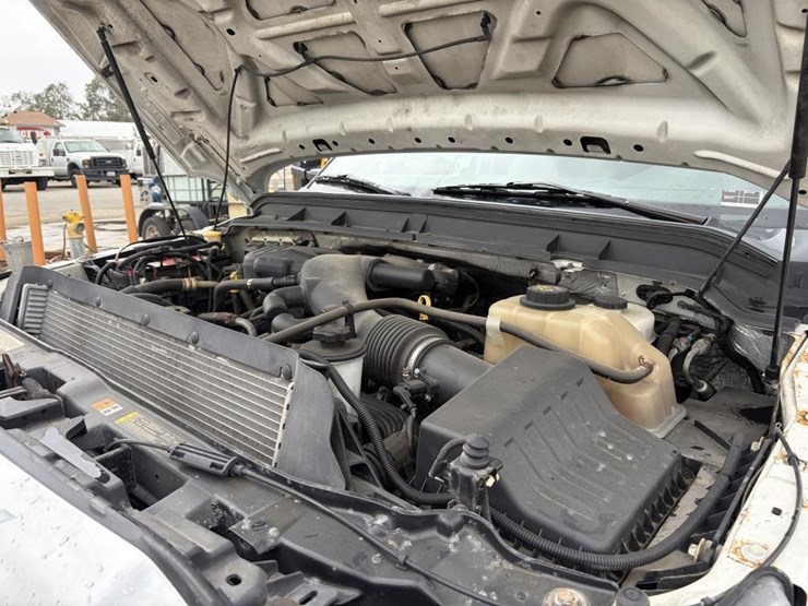 2011-ford-f550-xlt-image-7