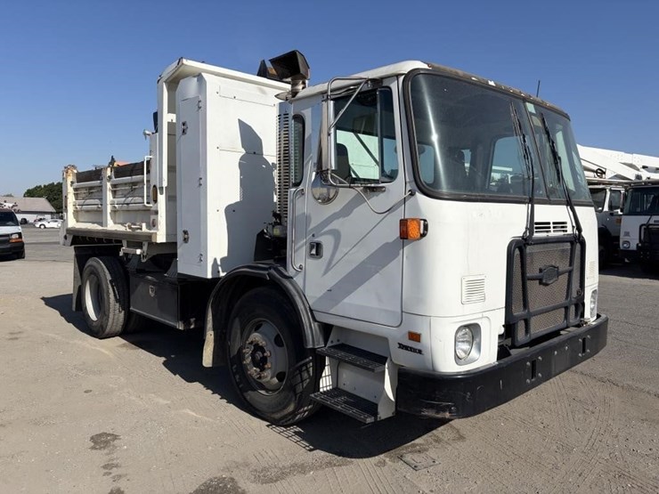 2011-autocar-xpeditor-image-2