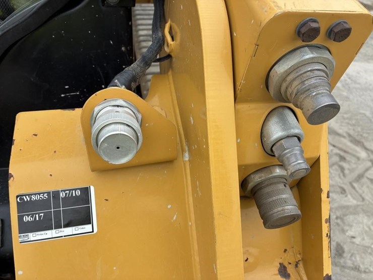 2020-caterpillar-259d3-image-11