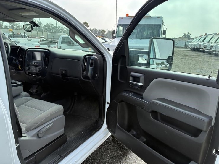 2018-chevrolet-2500hd-image-9