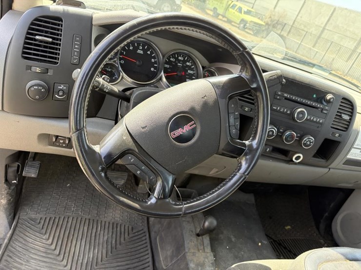 2012-gmc-sierra-3500-image-16