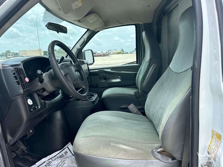 2006-chevrolet-express-knapheide-kuv-enclosed-service-van-image-12