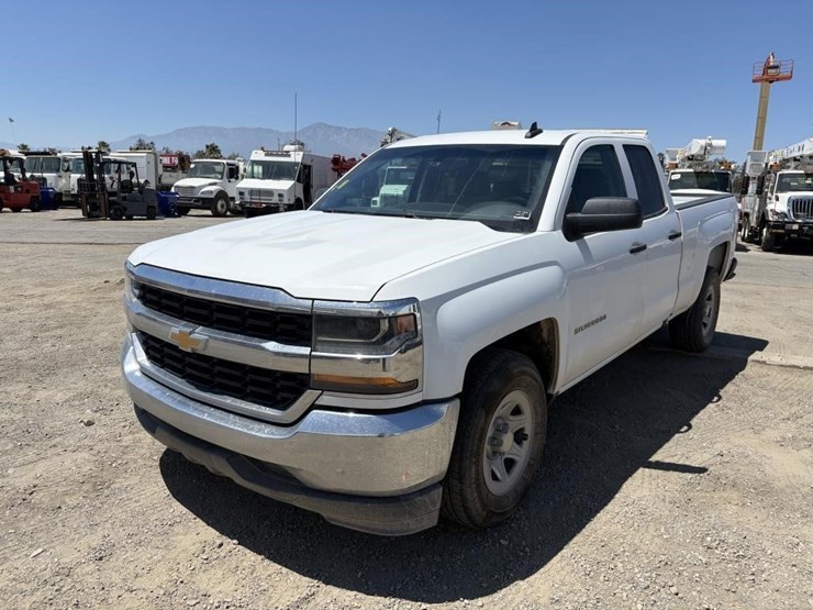2018-chevrolet-silverado-1500-image-1