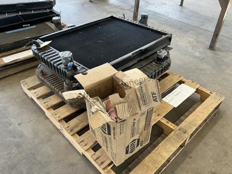 pallet-of-rebuilt-international-truck-radiators-image-3