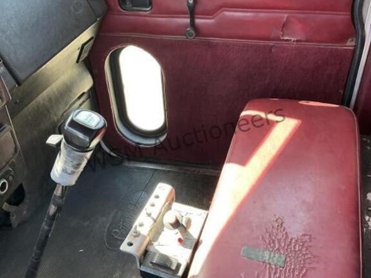 1996-peterbilt-379-image-20