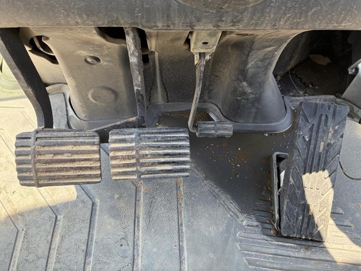 2022-caterpillar-430-image-33
