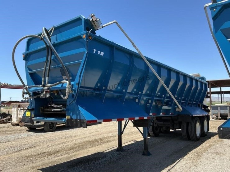 2020-versa-v-bottom-spreader-trailer-image-1