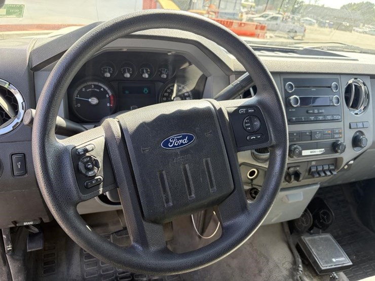 2011-ford-f550-image-15