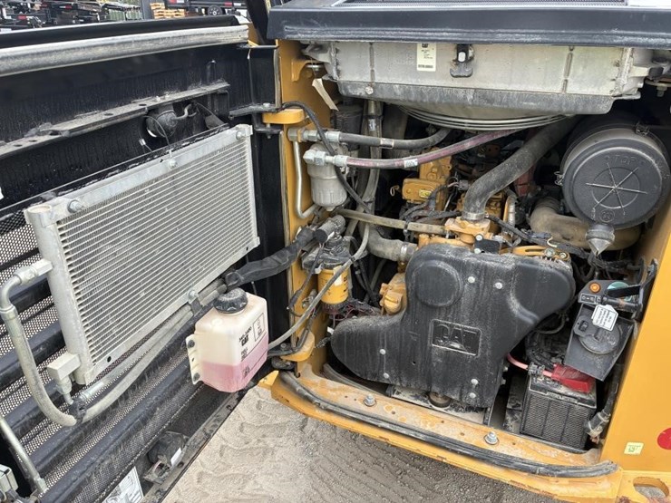 2016-caterpillar-272d2-image-27