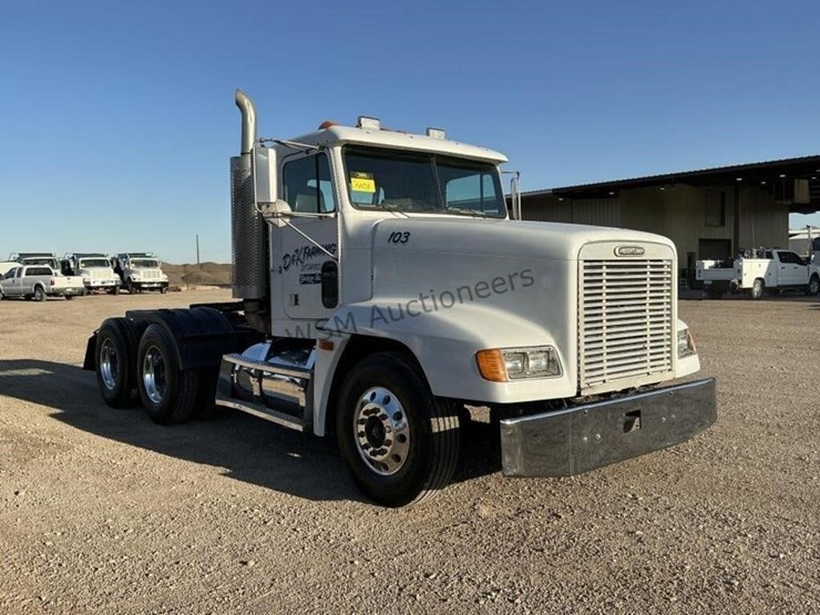 2001-freightliner-fld120-image-3