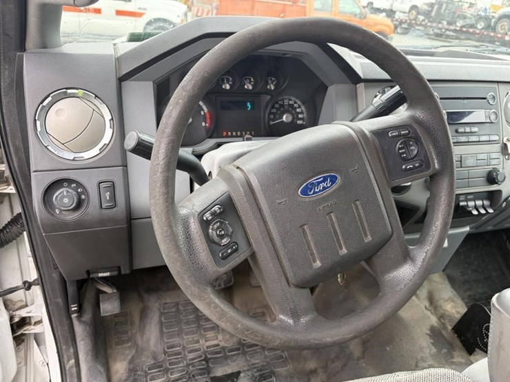 2011-ford-f550-xlt-image-16