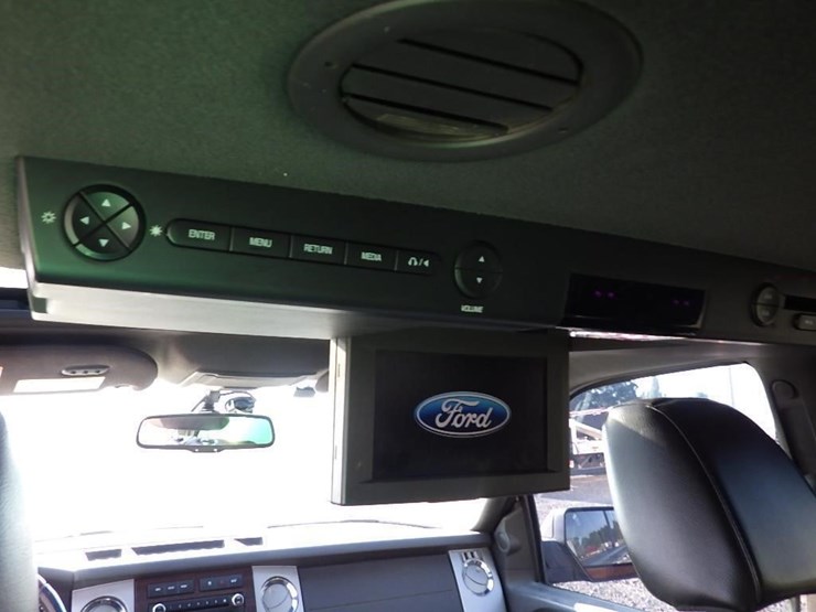 2010-ford-expedition-image-33