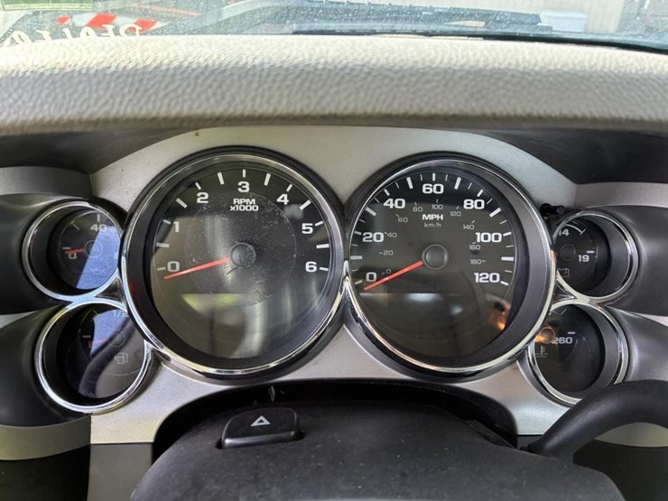 2011-chevrolet-2500hd-image-14