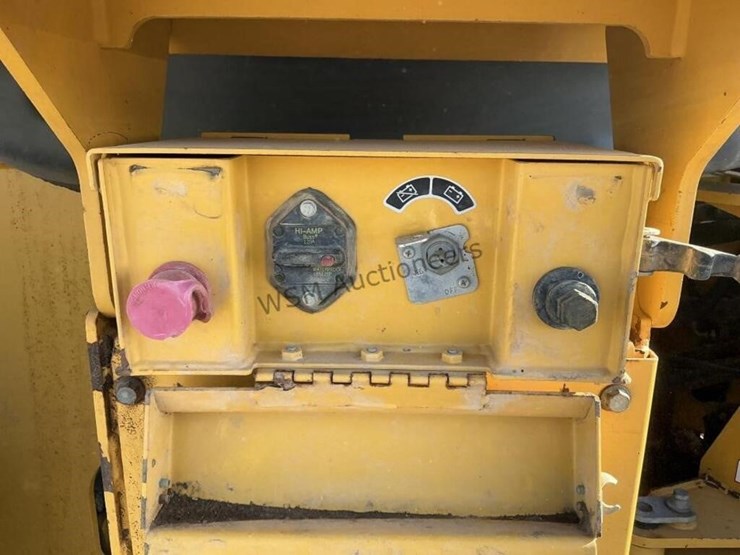 2017-deere-624k-image-18