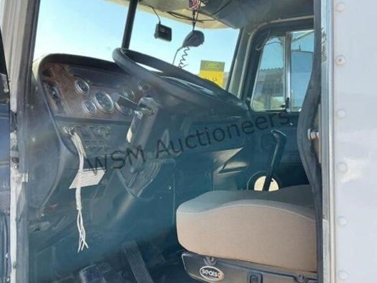 2001-peterbilt-379-image-20