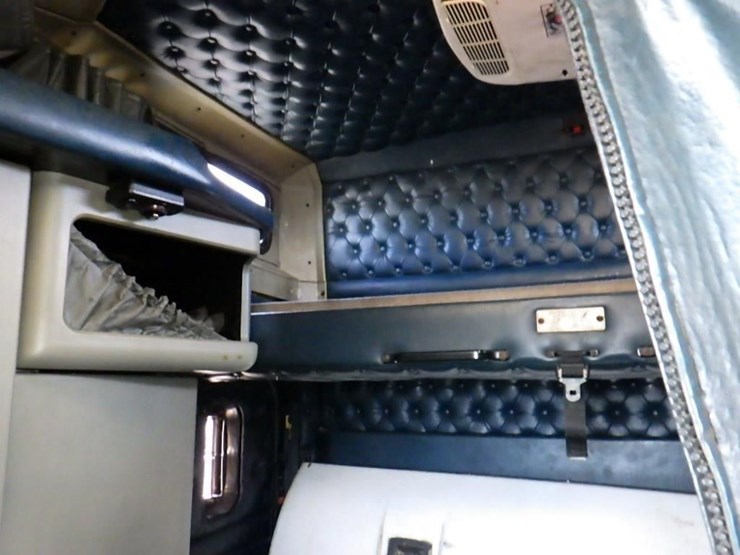 2000-kenworth-w900b-image-21