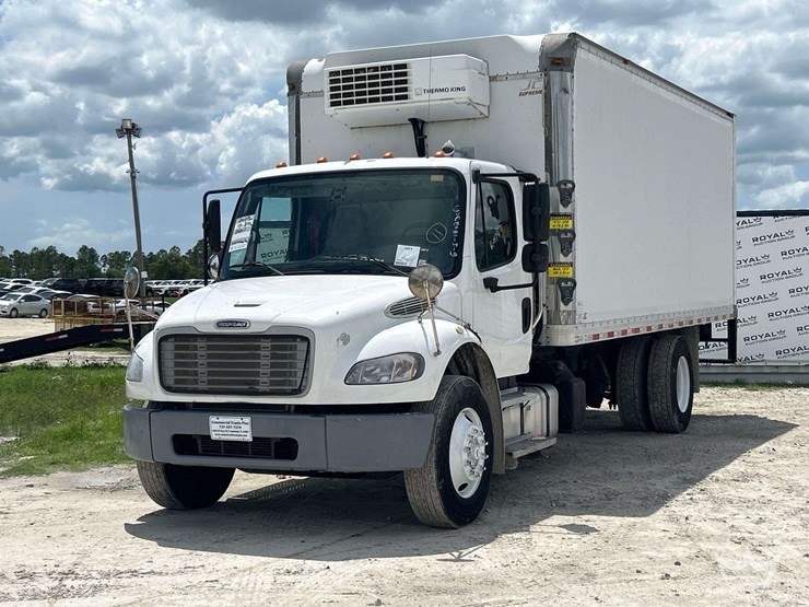 2017-freightliner-m2-106-image-1