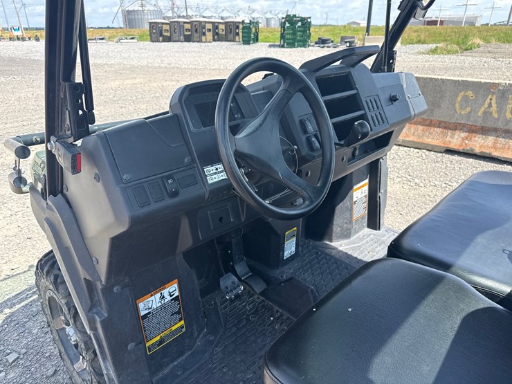 2023-john-deere-gator-image-17