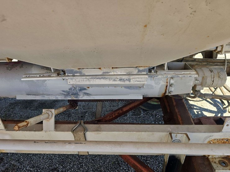 12-ton-adams-fertilizer-tender-on-running-gear,-used-last-fall,-hyd.-drive-controls,-2-compartments,-roll-tarp-image-19